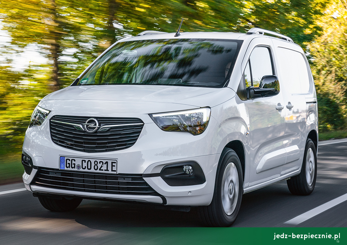 Premiera tygodnia - Opel E Combo-e Cargo - przód auta z napędem elektrycznym